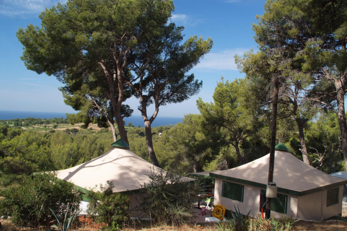 Vue d'une location bungalow à St Cyr au Camping Clos Sainte Thérèse