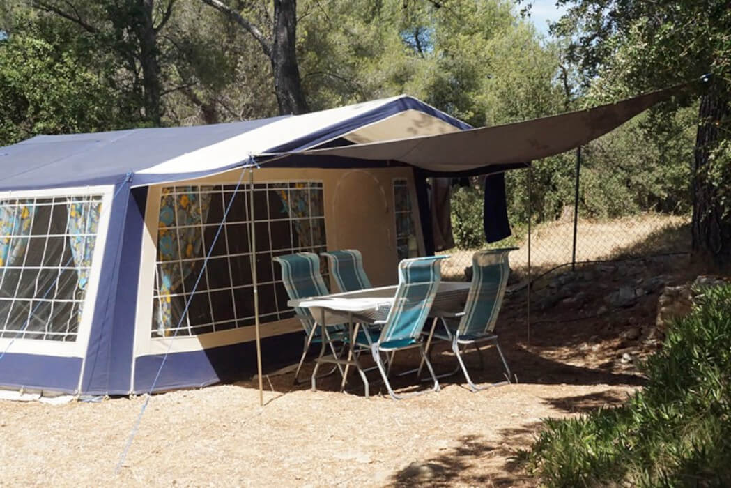 Emplacement camping caravane à Saint Cyr sur Mer