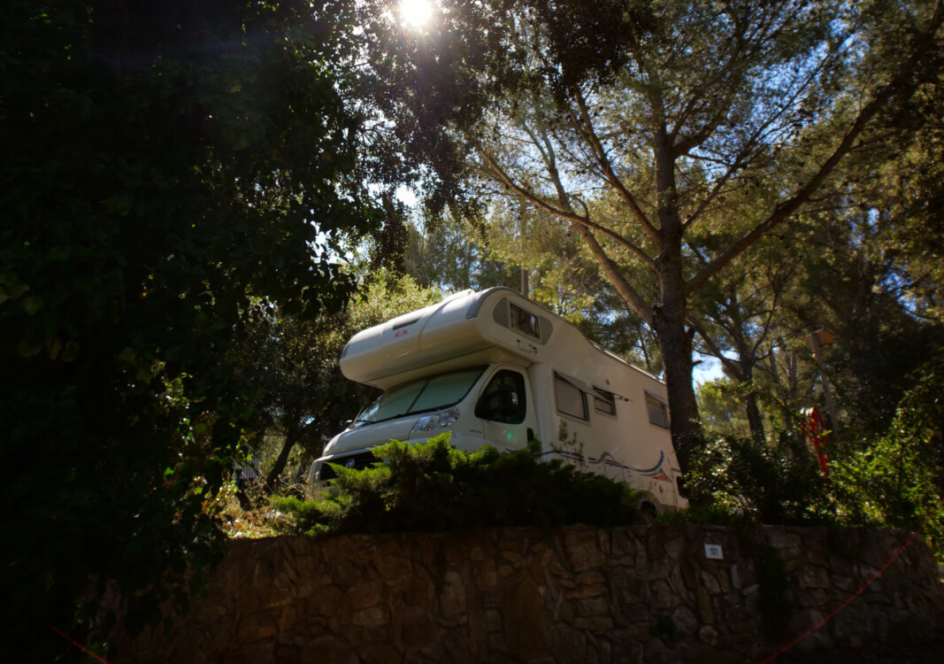Emplacement camping Car caravane au Clos Sainte Thérèse à Saint Cyr sur Mer