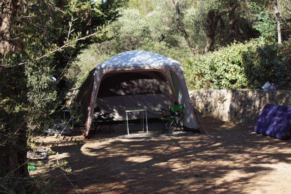 Emplacement camping caravane au Clos Sainte Thérèse à Saint Cyr sur Mer